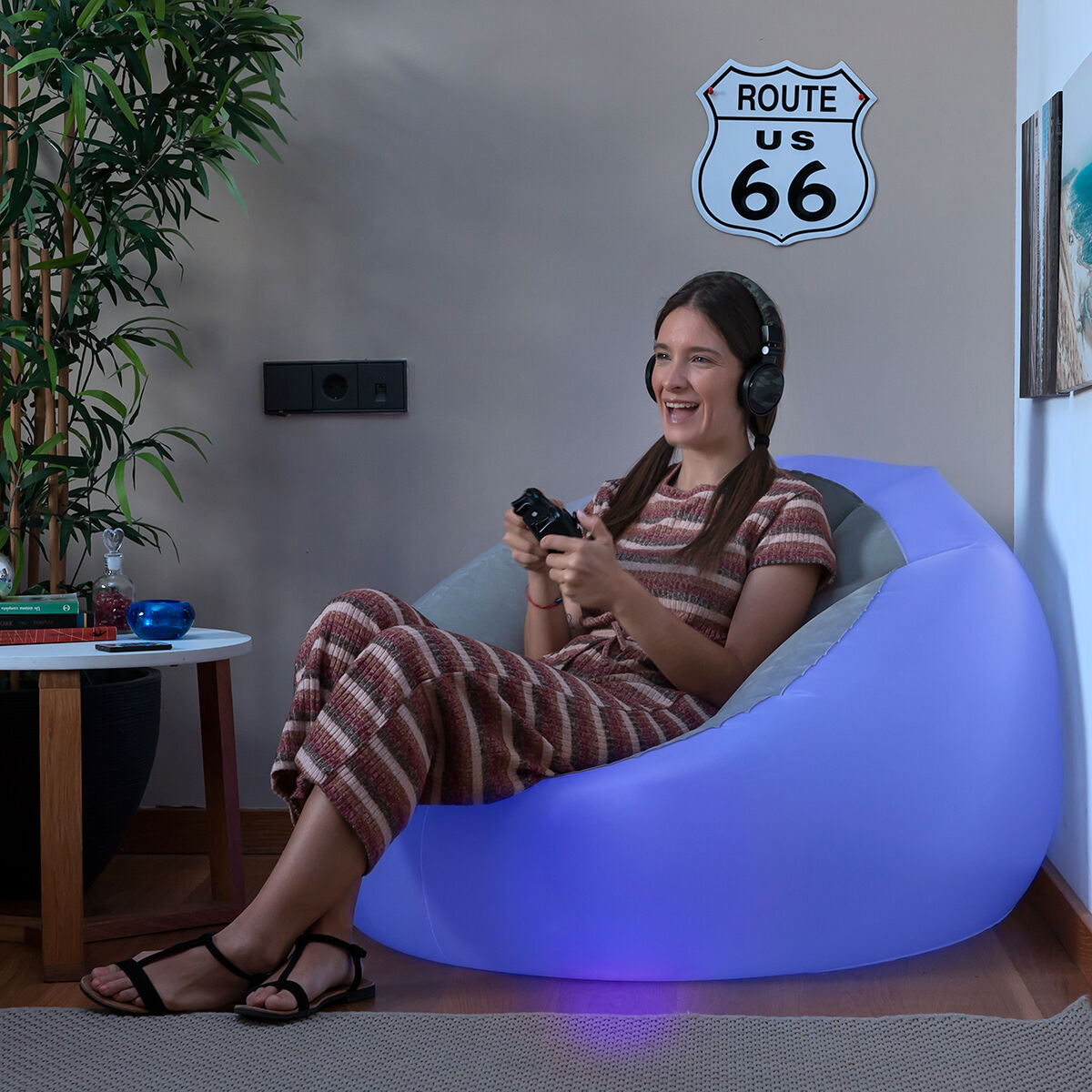 Ilmatäytteinen Nojatuoli Monivärisellä LED-valolla ja Kaukosäätimellä Chight InnovaGoods